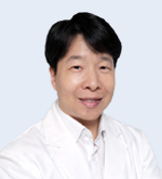 내과 부장 김신일