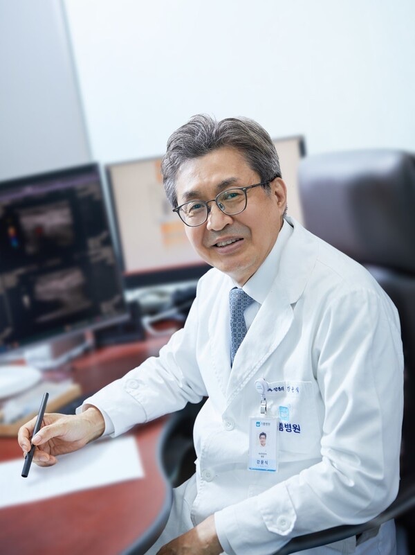 Kang Yoon-sik, president and chief surgeon of Gibbeum Hospital